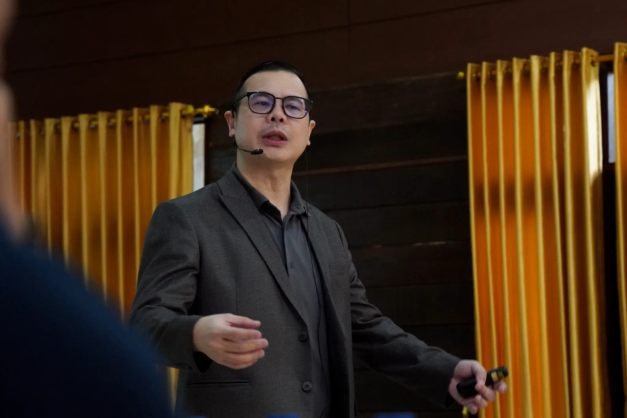 Coach Yudi Presenting sales traiing
